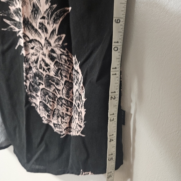 Guess slim fit black and pink pineapple button up shirt! - Picture 5 of 5